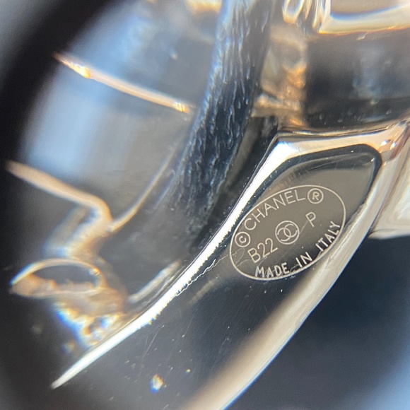 CHANEL 2022P GOLDEN TONE CC LOGO BLACK LEATHER CHAIN BROOCH PIN CHARM - Picture 15 of 15